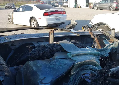 2013 Ford F150 Lariat z USA, uszkodzony, nr VIN 1FTFW1E65DFD34720